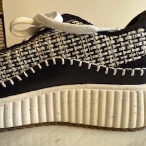 Dream Pairs Sneakers - Picture 5 of 5